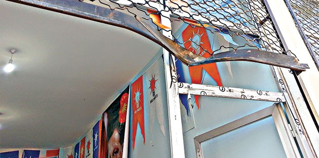 Bismil’de AK Parti binasına saldırı