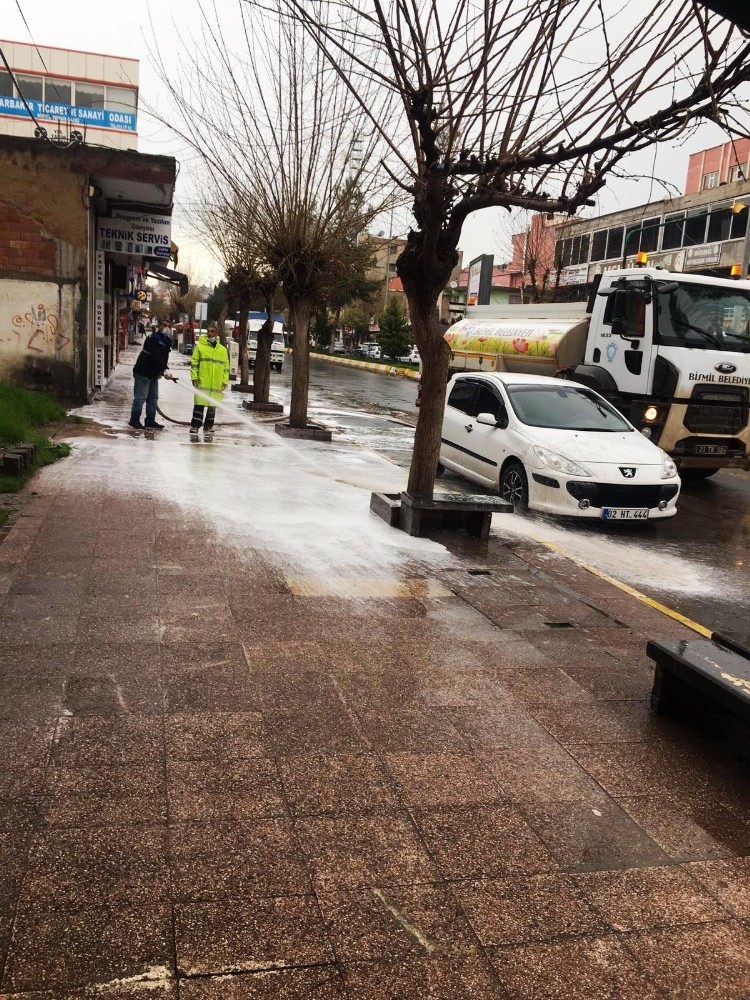 Bismil’de sokaklar dezenfekte ediliyor 