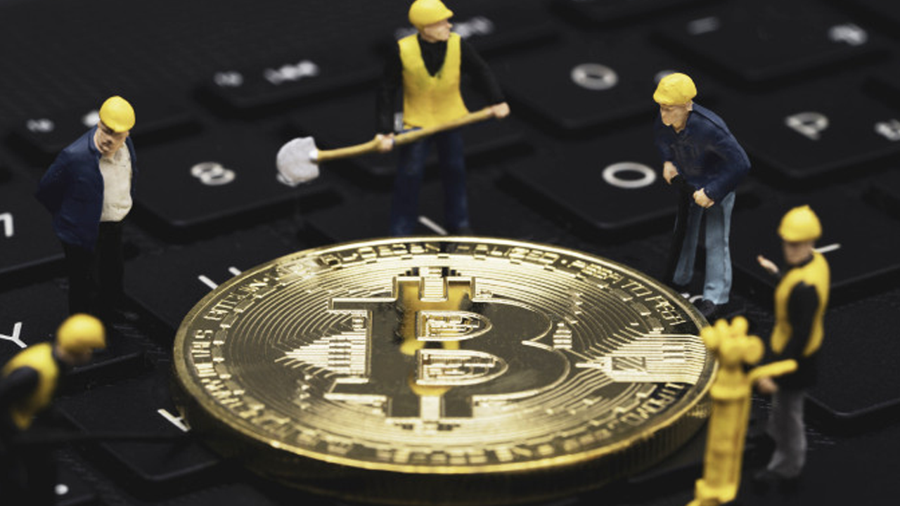 Bitcoin madencilerine tarife darbesi!