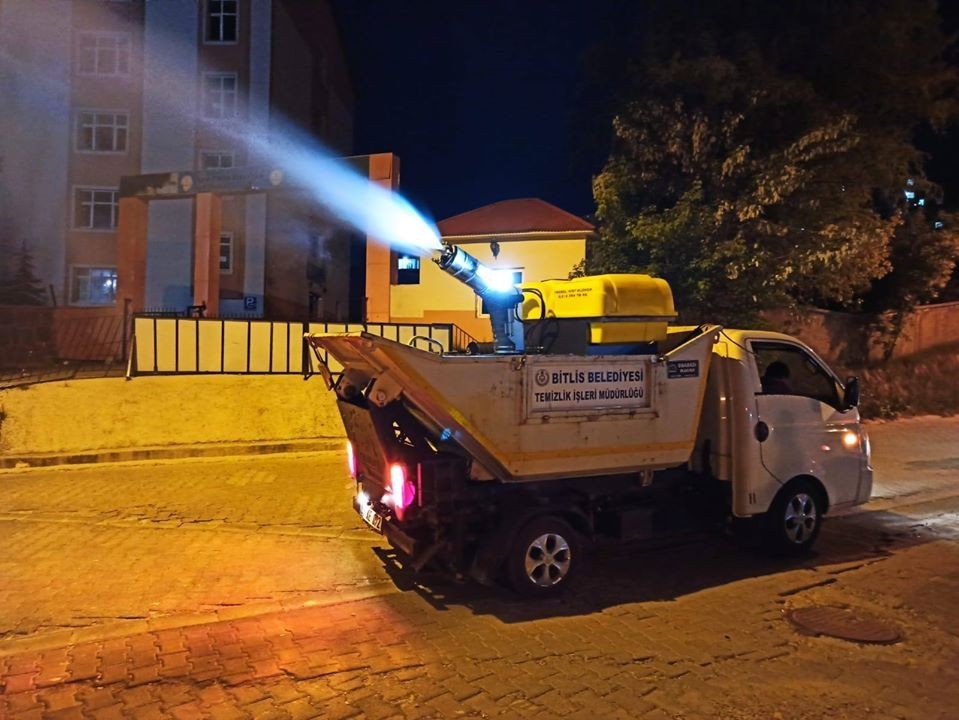 Bitlis Belediyesinden ilaçlama çalışması 