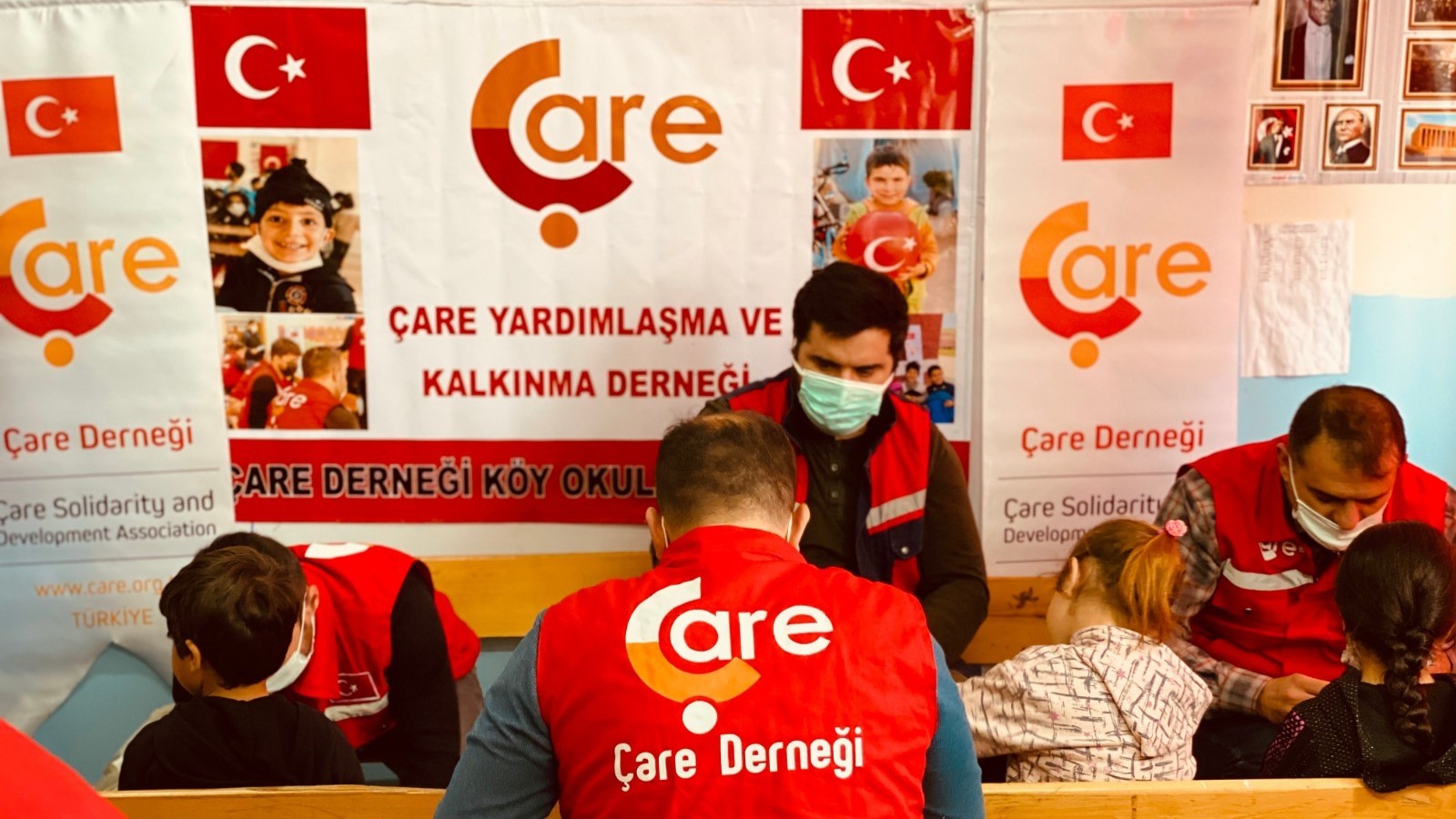 Bitlis Tatvan'da 120 öğrenciye kış yardımı