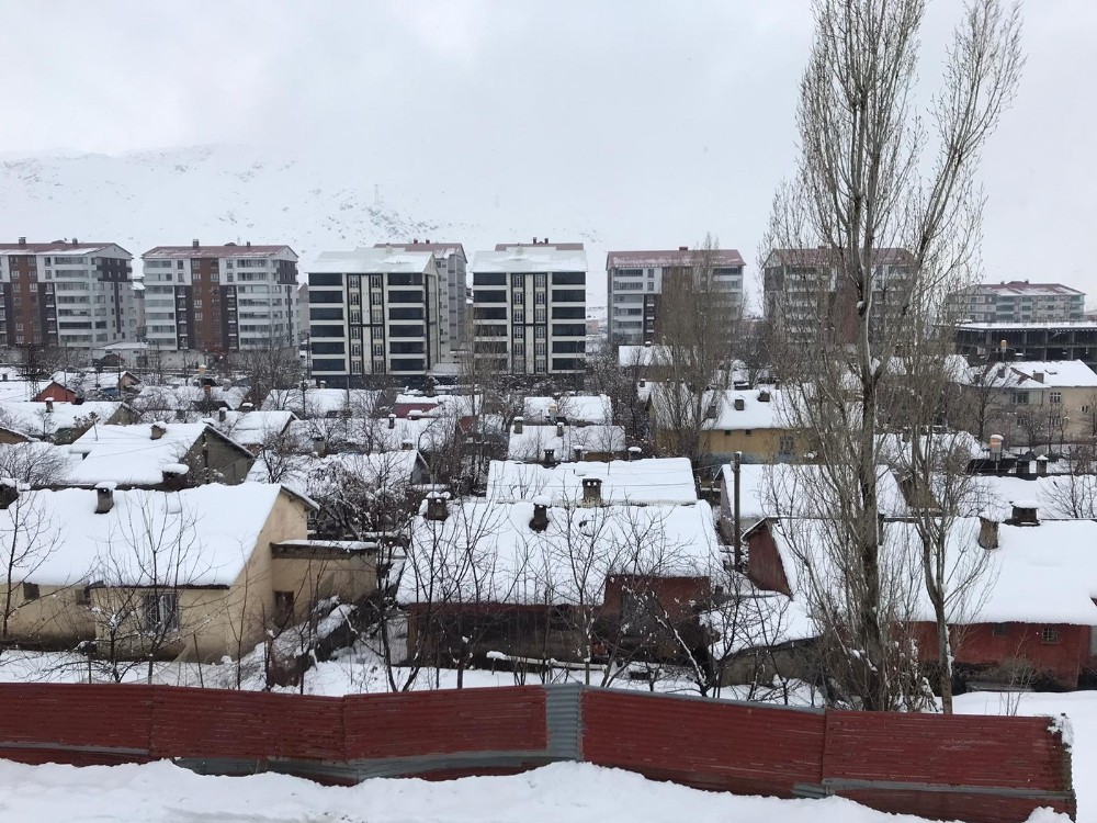 Bitlis’te 35 köy yolu ulaşıma kapandı 