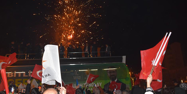 Bitlis'te AK Partililerden coşkulu kutlama!
