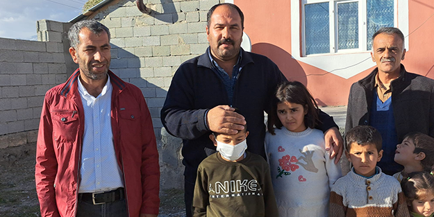 Bitlis'te Başı boş köpeklerinin saldırdığı çocuklardan biri taburcu oldu