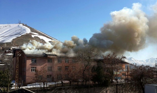 Bitlis'te çatı yangını