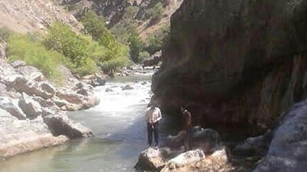Bitlis'te dereye giren 2 kuzenden biri öldü, diğeri kayboldu