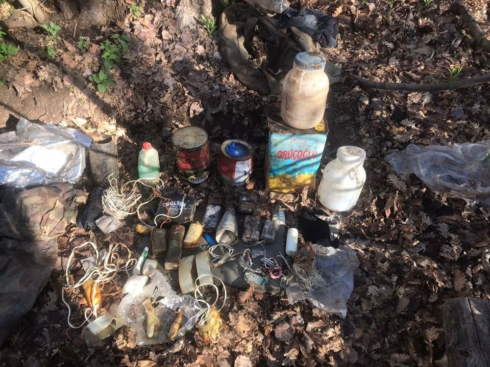 Bitlis’te EYP, TNT ve plastik patlayıcı ele geçirildi 