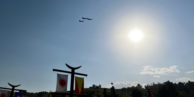 Bitlis'te F-16 gösteri uçuşu nefes kesti
