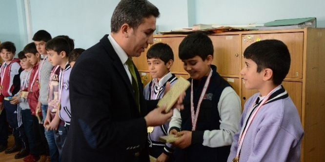 Dereceye giren öğrenciler ödüllendirildi