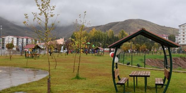 Bitlis'te Millet Bahçesi ve cami açılışı yapıldı