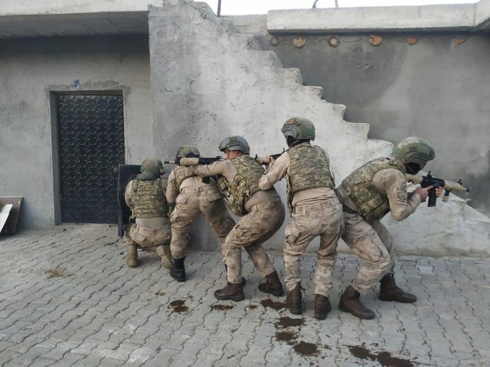 Bitlis’te PKK/KCK operasyonunda 4 kişi yakalandı 