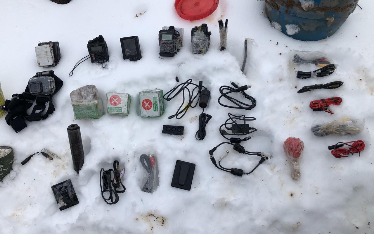 Bitlis'te PKK'ya ait 200 elektrikli fünye ele geçirildi