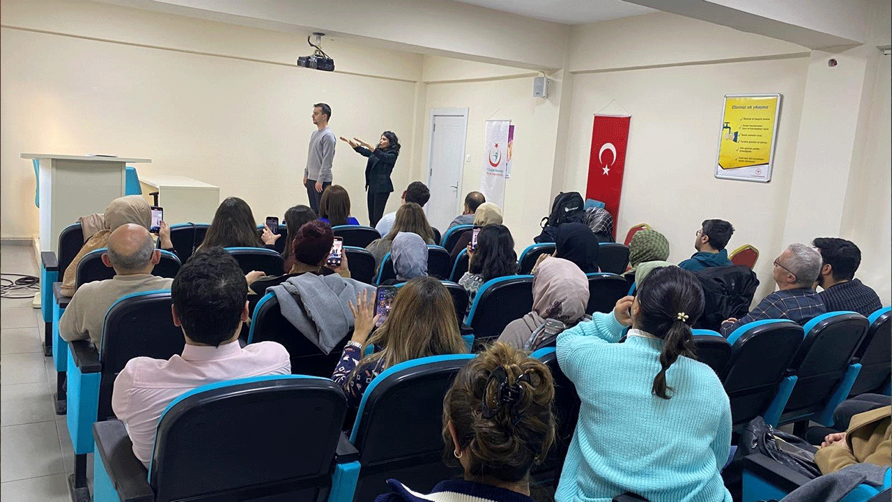 Bitlis'te skolyoz tarama öncesi eğitim!