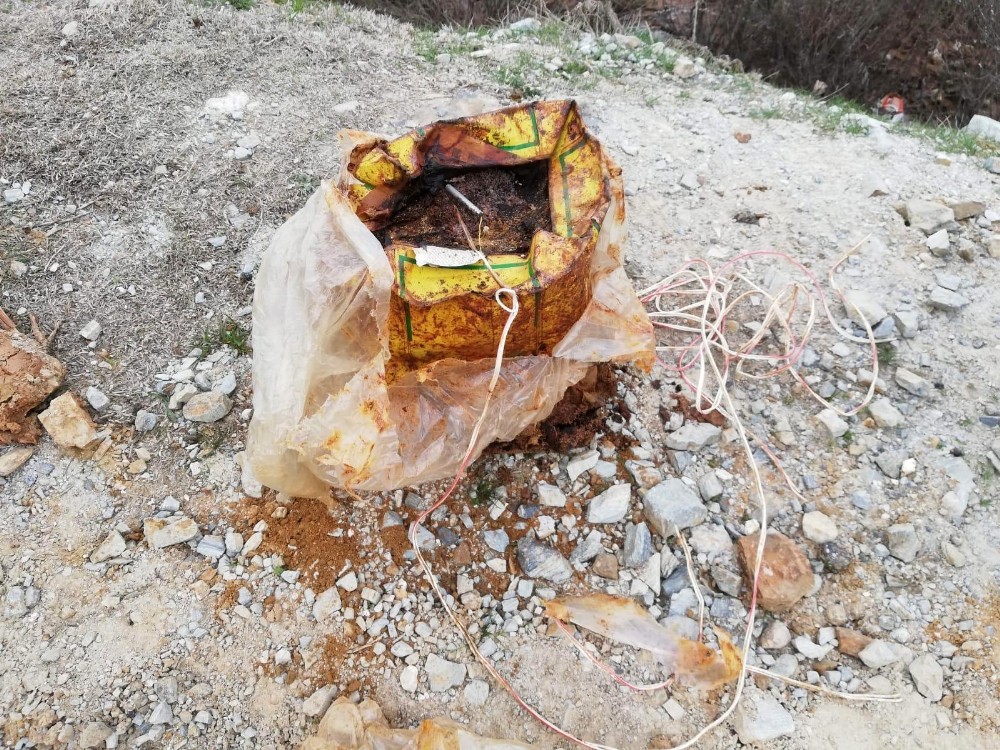 Bitlis’te teröristlerin köy yoluna tuzakladığı 30 kilo EYP imha edildi 