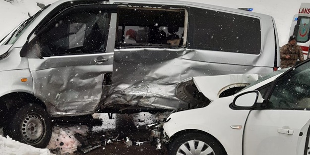 Bitlis'te trafik kazası: Ölü ve yaralılar var