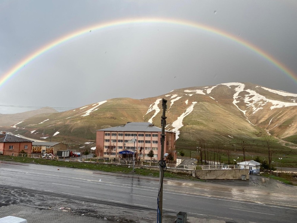 Bitlis’te yağmur sonrası gökkuşağı güzelliği 