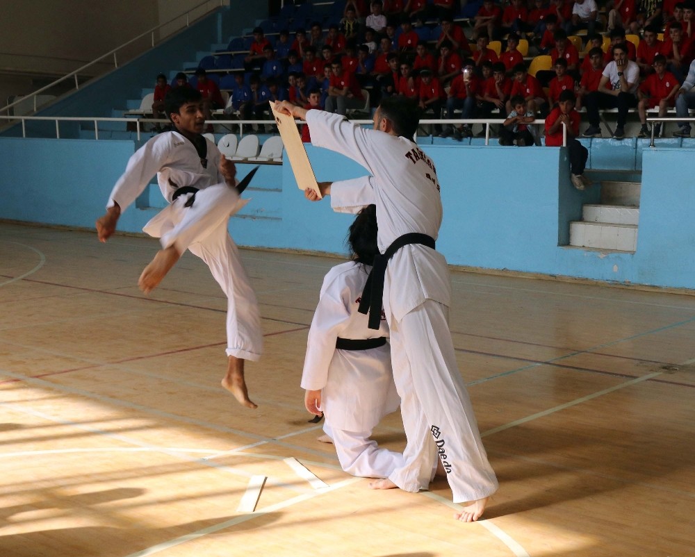 Bitlis’te yaz spor okullarının açılışı yapıldı 