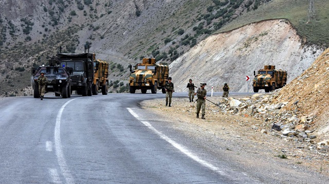 Bitlis'te yola 1 ton patlayıcı tuzaklamışlar
