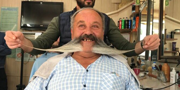 Bıyıkları için ayda bin 500 lira masraf yapıyor