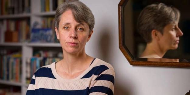 'Biyolojik cinsiyet sabittir, değiştirilemez' diyen profesör, istifa ettirildi