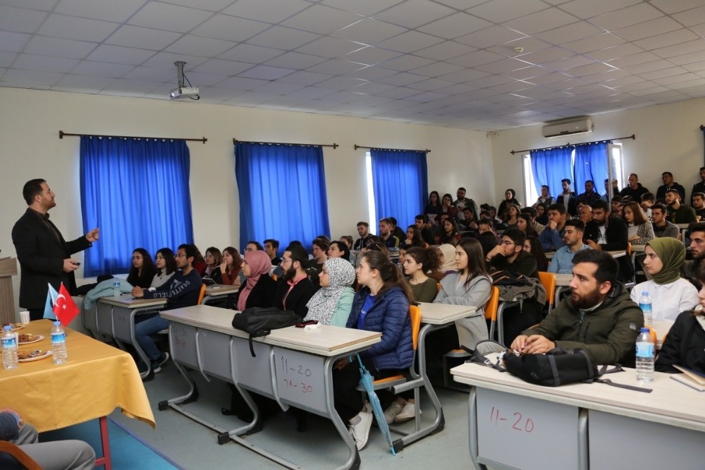 Biyomedikal uzmanlarından öğrencilere seminer 