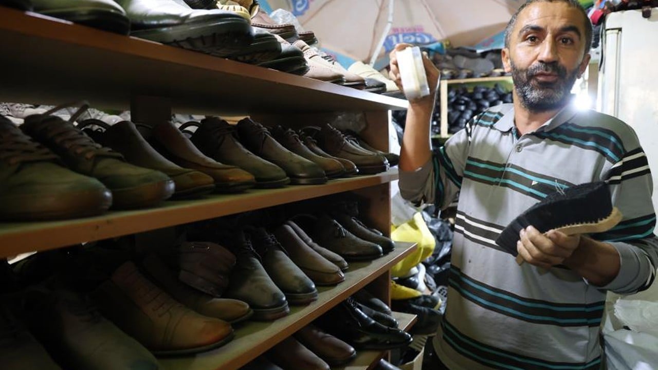 Biz 3 bin 500 ayakkabı yapıyoruz! Ayakkabı boyacısının 'Fakirin atlayışı da fakir' videosu sosyal medyada viral oldu