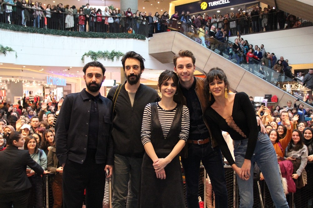 “Biz Böyleyiz” filmine İzmir’de özel gala 