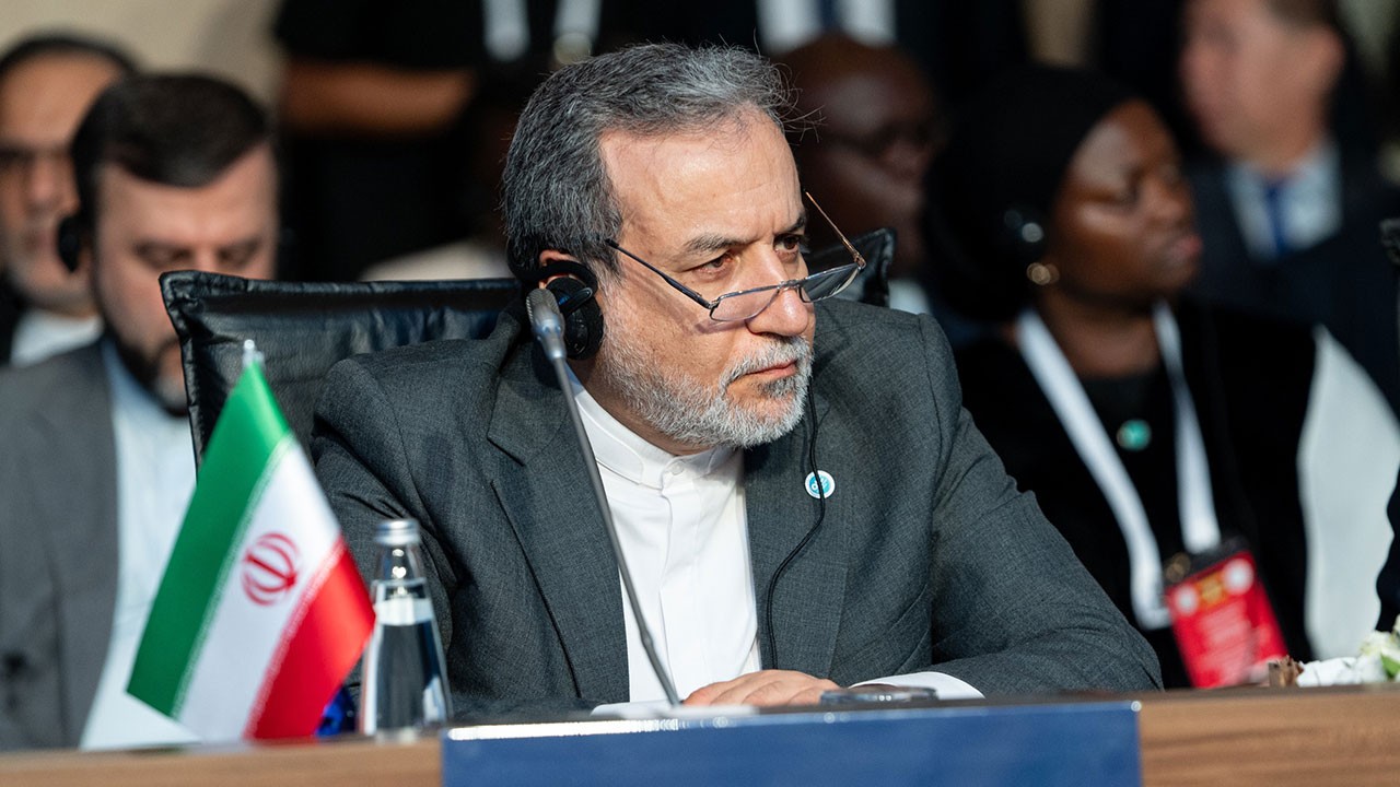 "Biz hazırız!" İstanbul’da konuşan İranlı Bakan Erakçi’den savaş çıkışı