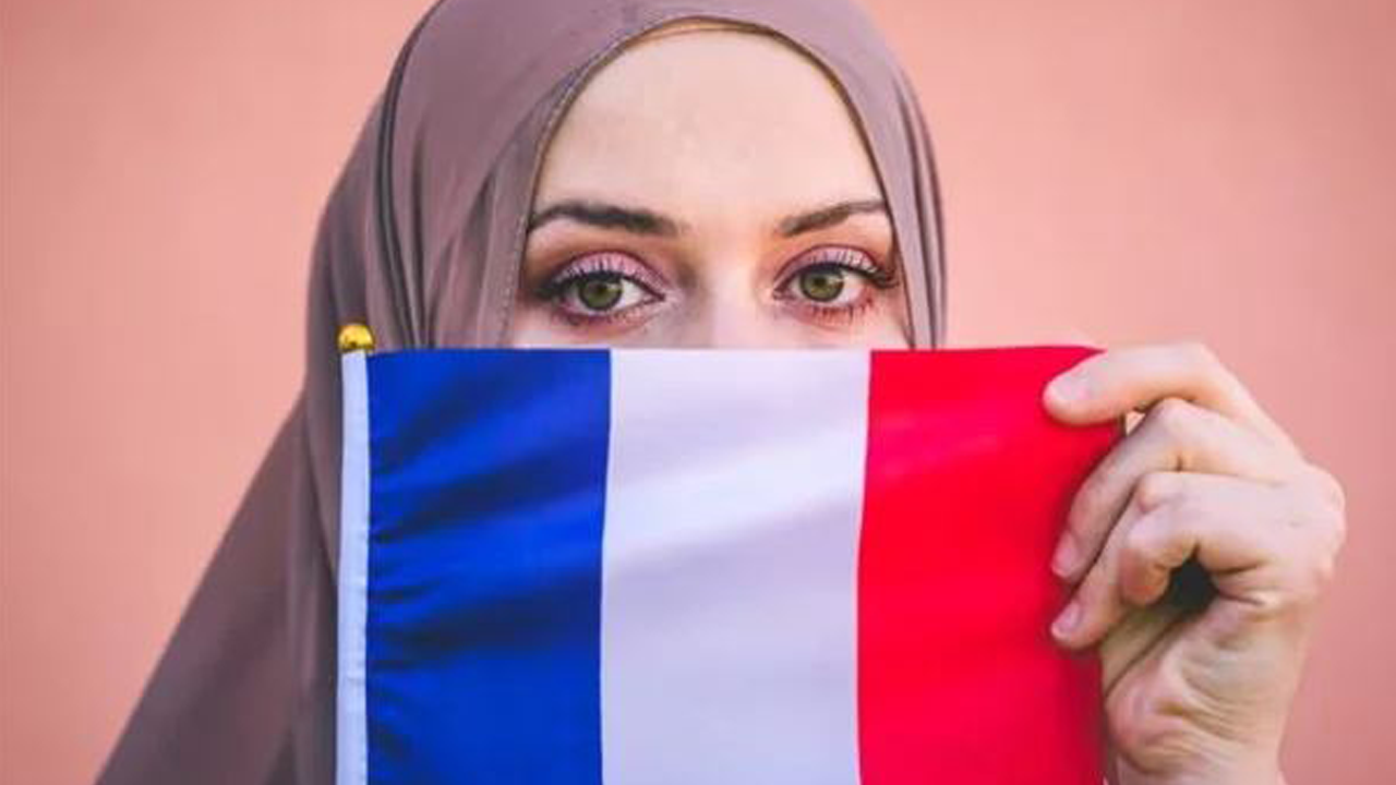 Biz laikliği bunlardan almamış mıydık? Müslümansan öyle değilsen böyle!