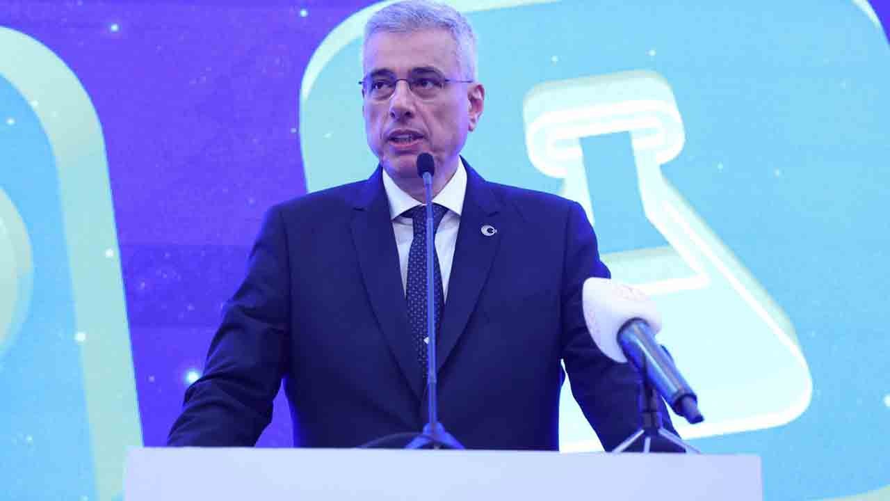 ‘Biz tüm kapıları ardına kadar açmaya hazırız’ Sağlık Bakanından gençlere müjde!