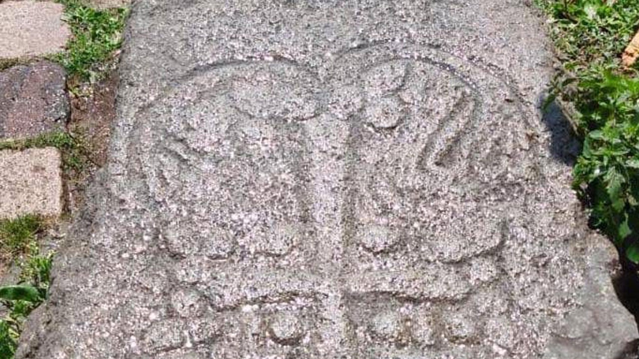 Bizans dönemine ait 2 taş stel ele geçirildi