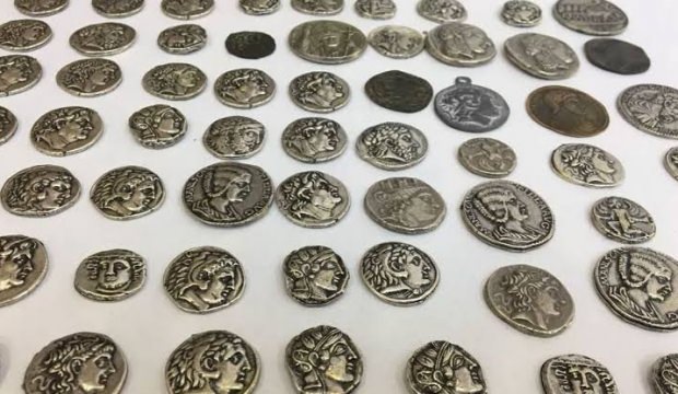 Bizans dönemine ait 567 sikke zeytin bidonunda çıktı