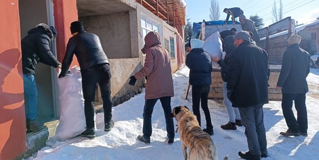 'Bizde hasar az' dediler ve bakın ne yaptılar! Adana'dan duygulandıran hareket