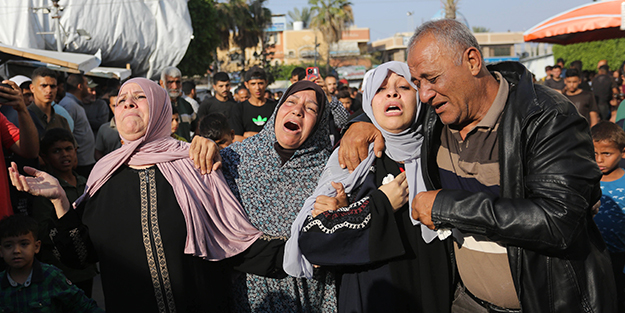 Bizdeki sözde kadın savunucuları neredesiniz? Nesli yok etmek isteyen İsrail 10 binden fazla kadını öldürdü