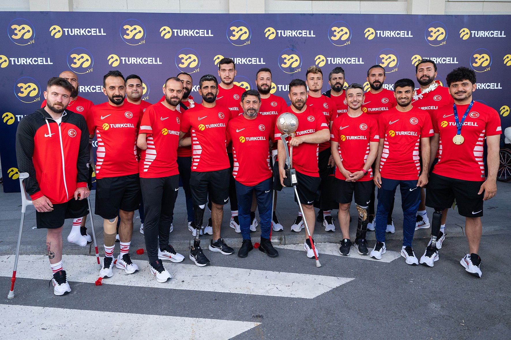 Bizi gururlandırmaya devam ediyorlar! 3. defa şampiyon oldu! Turkcell’den 3 milyon ödül aldı!