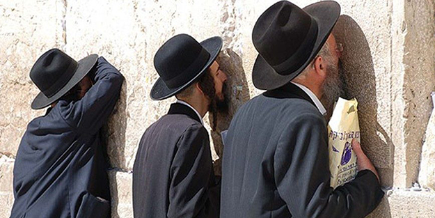 Bizi İsrail marşlarıyla büyüttüler!