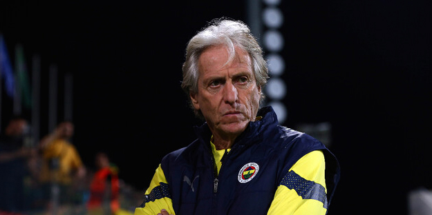 Bizim ihtiyar ateşle oynuyor! Fenerbahçe taraftarını karşısına aldı...