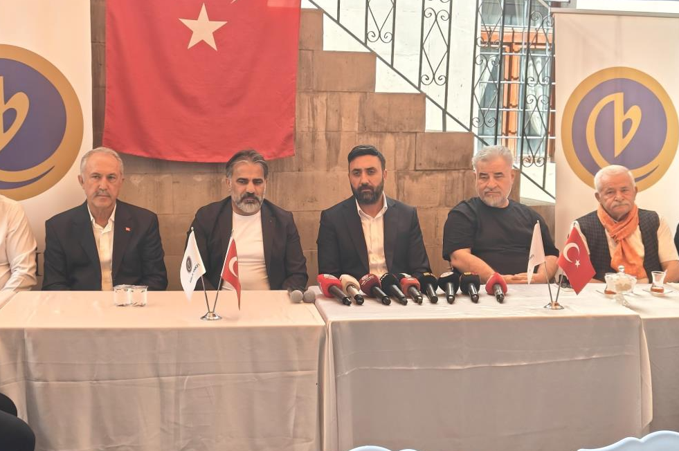 Bizim popüler gündemler dışında ilgileneceğimiz çok daha büyük gündemler var