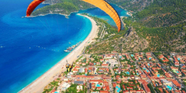 Bizim Türkler Yunanistan'a kaçarken Türkiye'yi düşük bütçeli tatil alanı ilan ettiler! 'Hemen gidin' diyorlar
