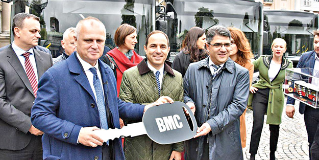 BMC otobüsleri Belgrad yollarında
