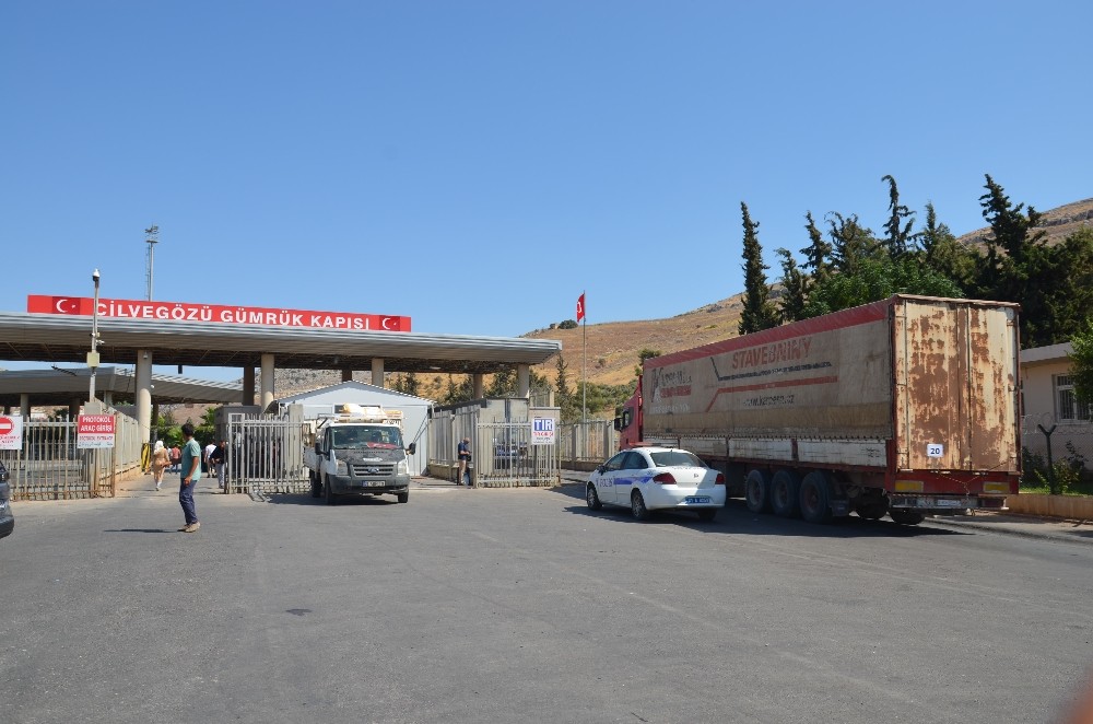 BM’den İdlib’e 40 yardım tırı 