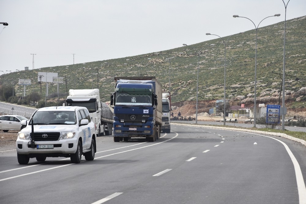 BM’den Suriye’ye 53 tır insani yardım 