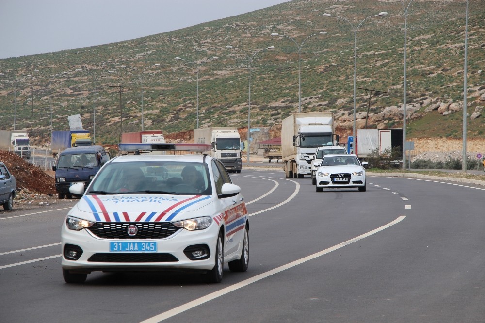 BM’nin 20 araçlık yardım konvoyu Suriye’ye geçiş yaptı 