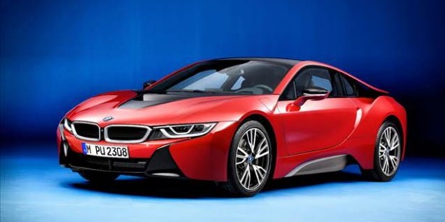 BMW i8'e kırmızı çok yakıştı