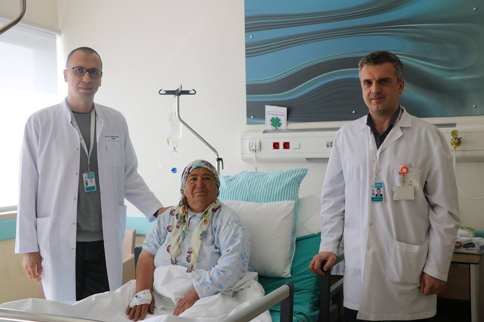 Böbreğinde 10 santimetre tümör tespit edildi, 1 günde sağlığına kavuştu 