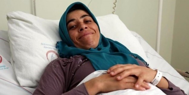 Böbreğini göbek deliğinden çıkardılar