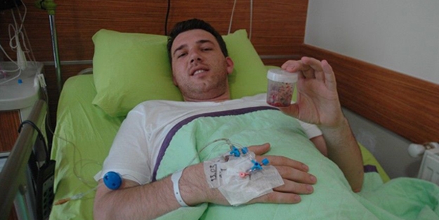 Böbreğinden bir avuç dolusu taş çıktı