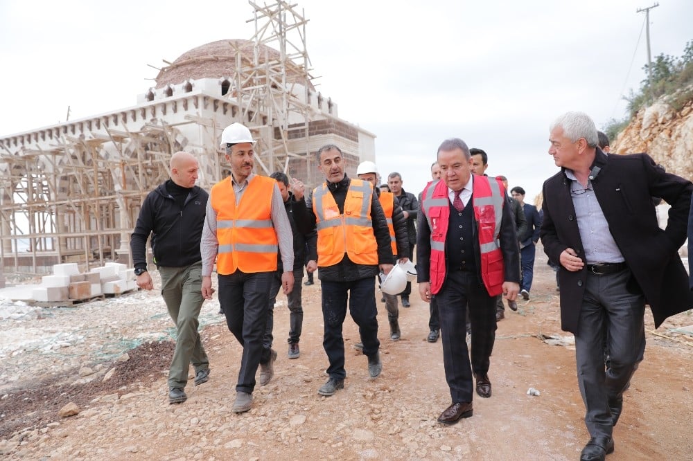 Böcek, Finike Eroğlu Nuri Cami inşaatını inceledi 