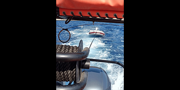 Bodrum açıklarında sürüklenen botu KIYEM ekipleri kurtardı