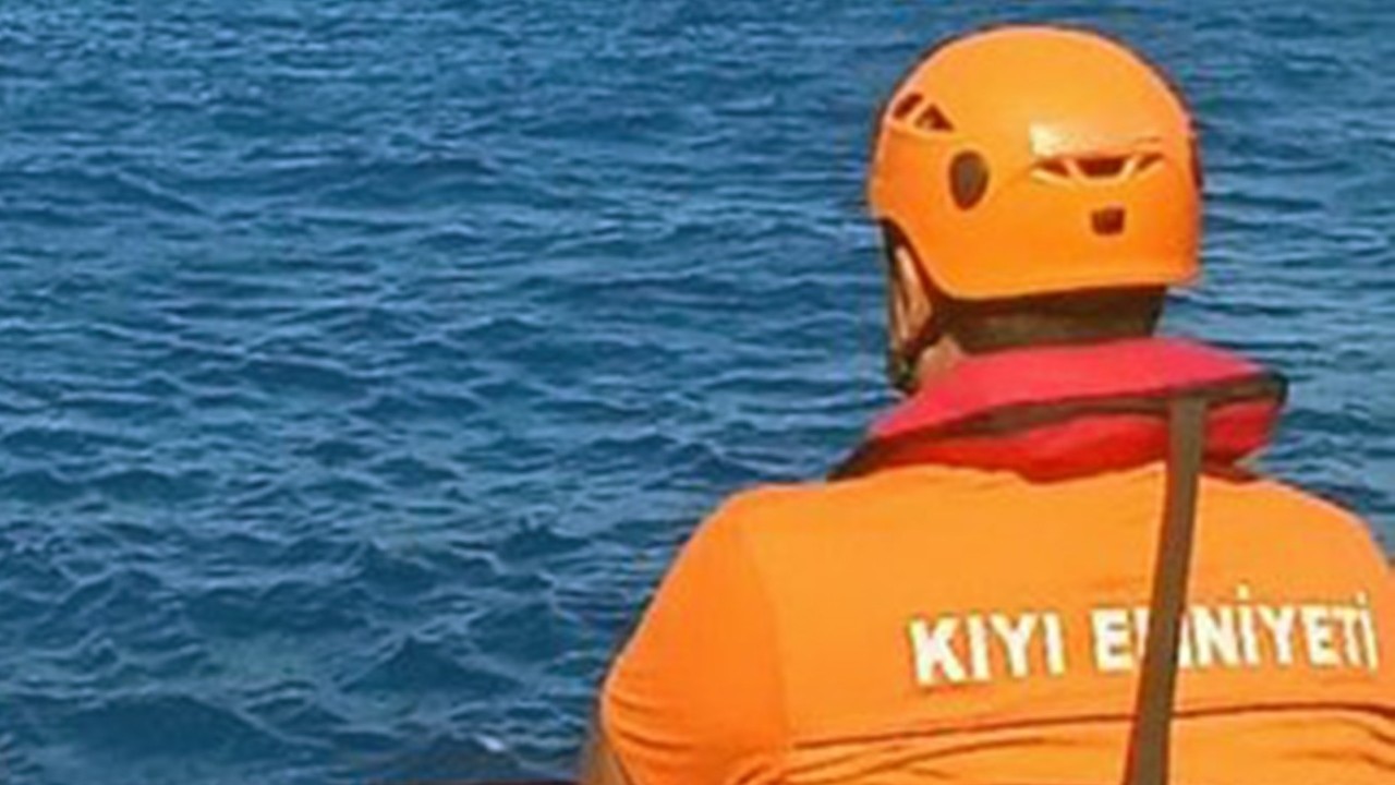 Bodrum Akyarlar açıklarında sürüklenen tekne kurtarıldı